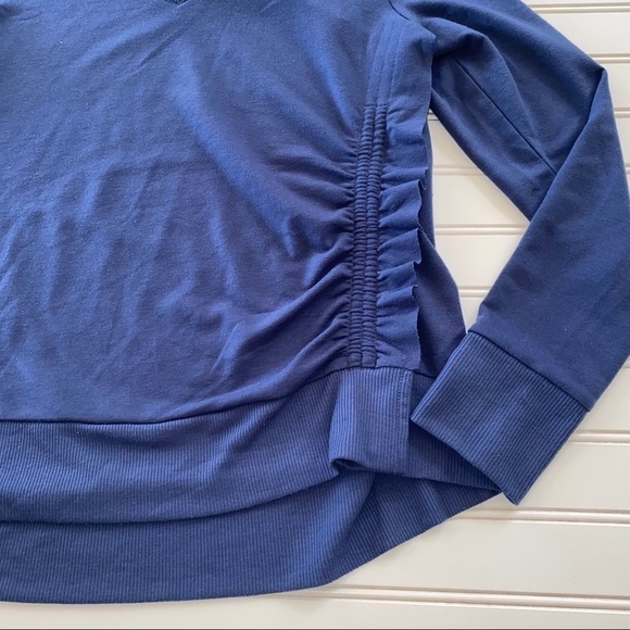 Simply Vera Vera Wang Ruched V-Neck Top - Picture 6 of 11